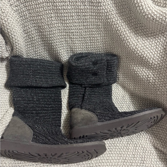 UGG Cardy Size 7 Gray Classic Knit Tall‎ Sweater Boots Fold Over Buttons - Picture 4 of 5
